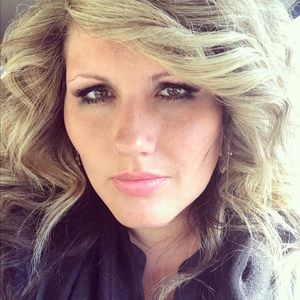 Meet your Posher, Whitney